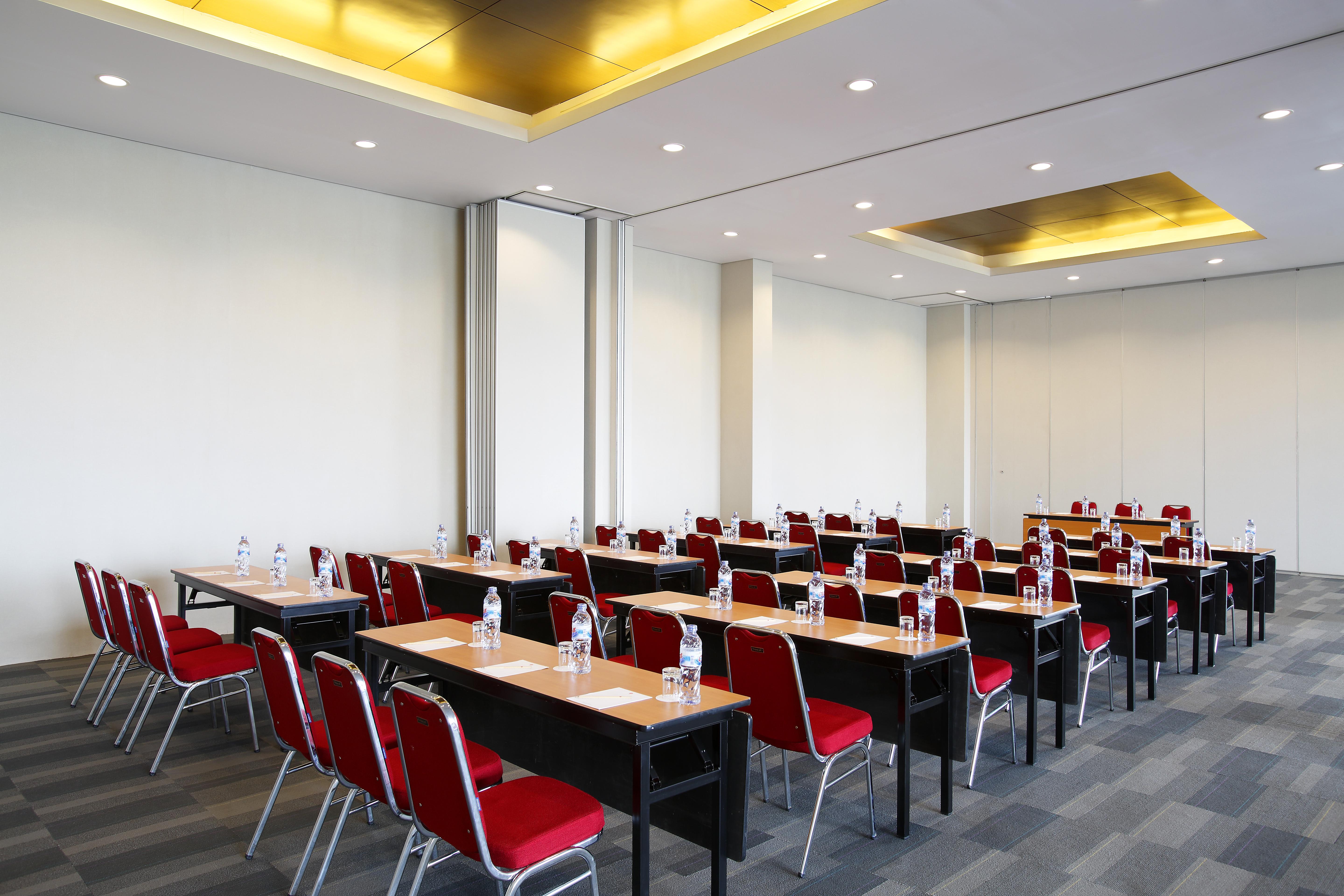 Amaris Hotel Palembang Exterior photo