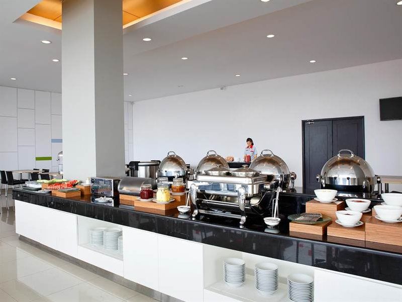 Amaris Hotel Palembang Exterior photo
