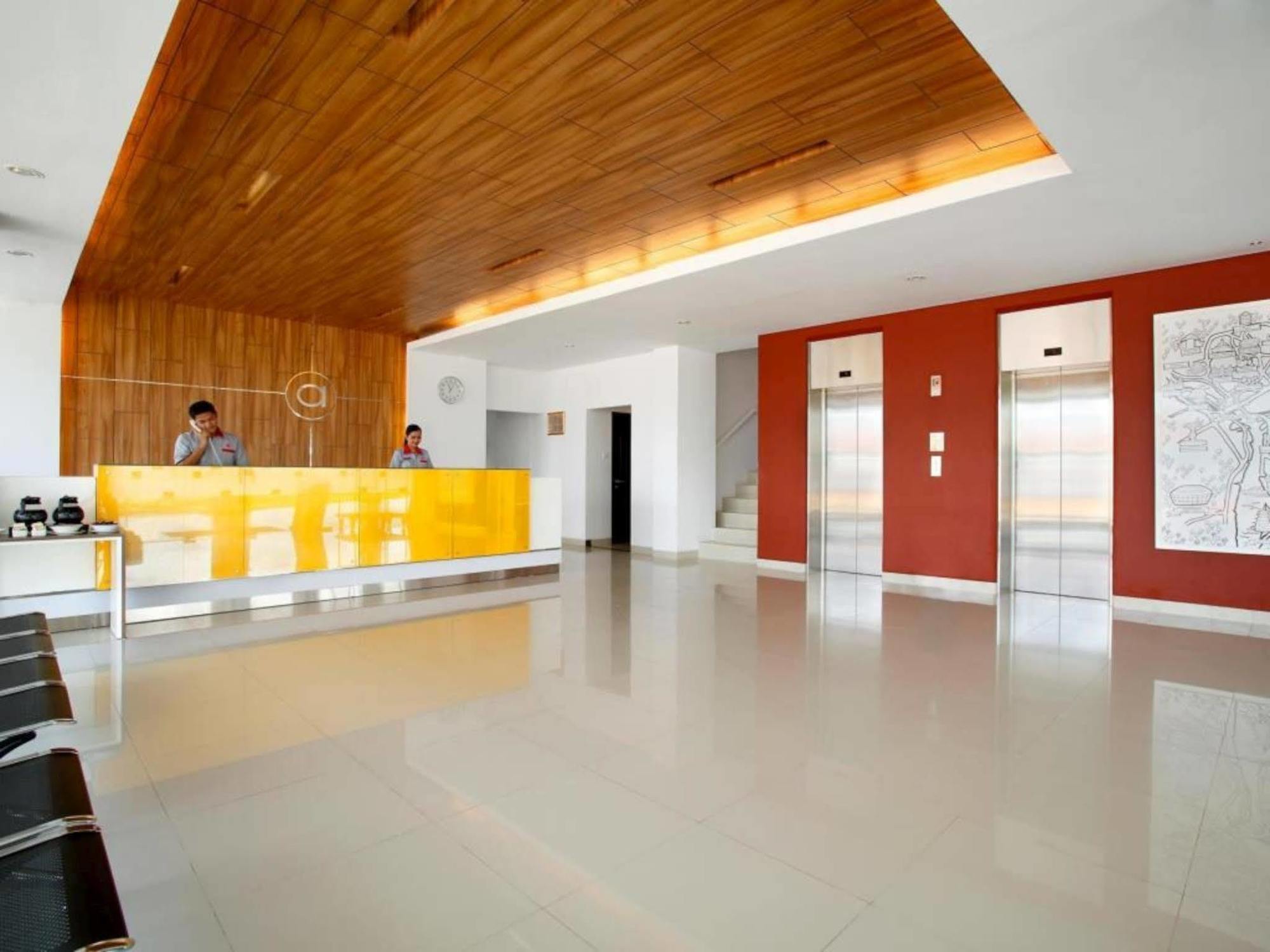 Amaris Hotel Palembang Exterior photo